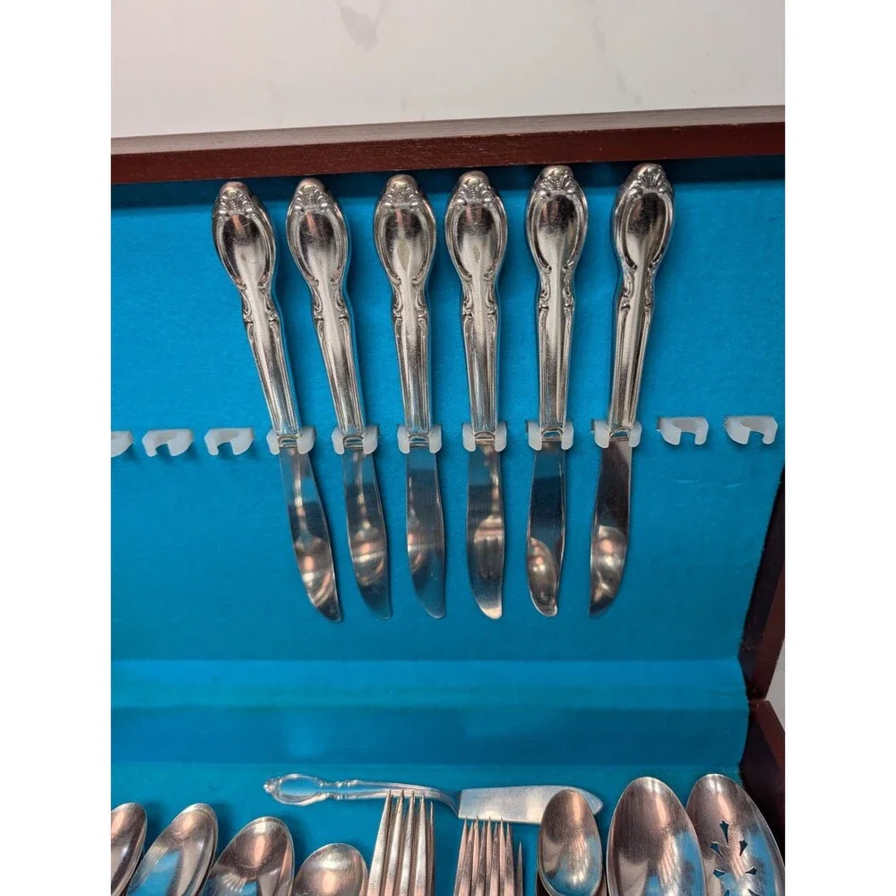 WM Rogers Precious Mirror Silverplate Flatware Set 41 Pc with Chest